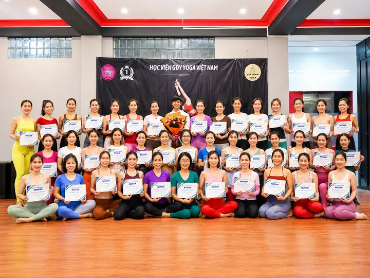 Học viên Học viện Gia Đình Yoga