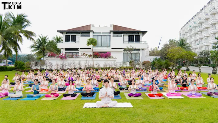 Lớp Yoga ngoài trời