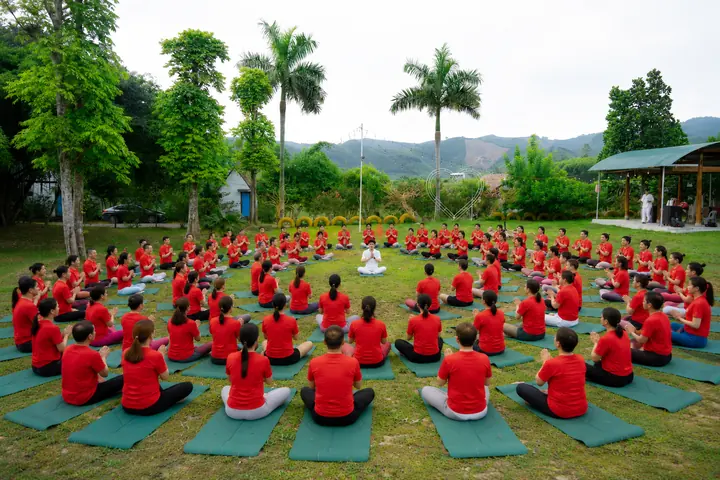 Lớp Yoga ngoài trời